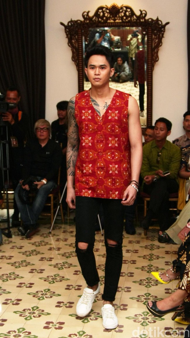 Brand Ambah Batik melangsungkan koleksi terbarunya di Plataran Menteng. Jakarta Pusat. [Mohammad Abduh/Wolipop]