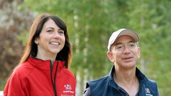 Orang terkaya di dunia Jeff Bezos memiliki postur tubuh yang lebih kurus sebelumnya. Foto: Getty Images