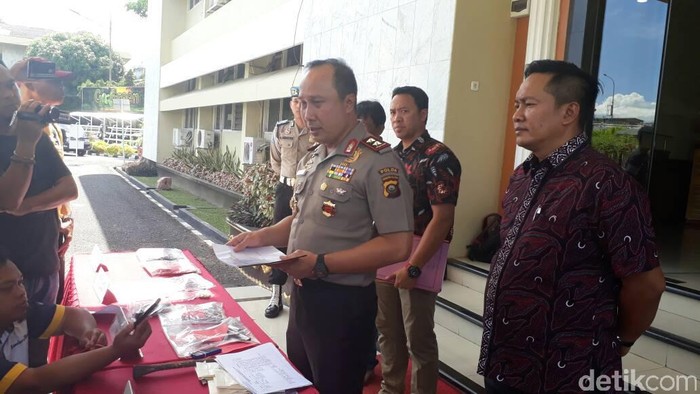 Polisi Tangkap Pecatan TNI yang Miliki Senpi Ilegal di Palembang