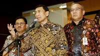 Wiranto menuturkan Pemerintah sudah mempelajari ideologi khilafah yang diusung HTI. Ideologi itu, kata Wiranto, bertujuan menghapus suatu negara untuk dijadikan bagian dari pemerintahan Islam di bumi ini.