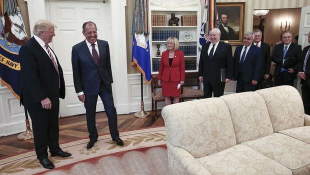 Foto pertemuan Trump dengan Menlu Rusia Sergei Lavrov yang dirilis kantor berita TASS