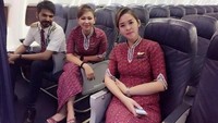 Yulida (tengah) kerap mengunggah foto aktivitasnya sebagai pramugari di media sosial. Foto: Instagram @yulidabhatia