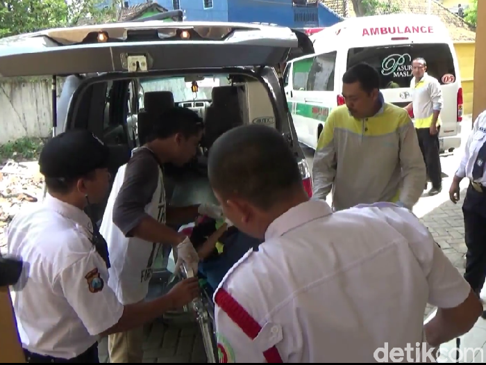 Boncengan Tiga, Dua Pelajar Tewas Usai Tabrak Pohon
