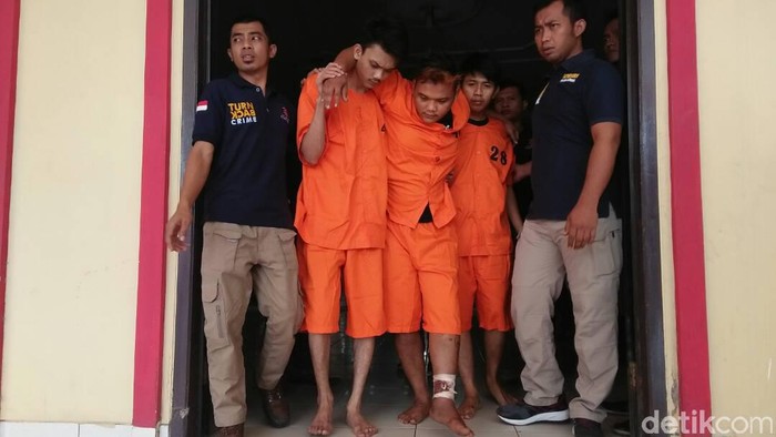 Polisi Tangkap 3 Pencuri Motor, Seorang Ditembak Kakinya