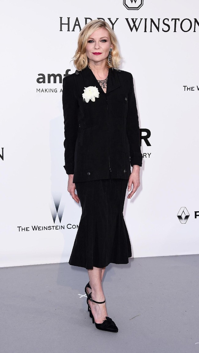 Kirsten Dunst arrives at amfARs 23rd Cinema Against AIDS Gala at Hotel du Cap-Eden-Roc on May 19, 2016 in Cap dAntibes, France.  (Photo by Ian Gavan/Getty Images)