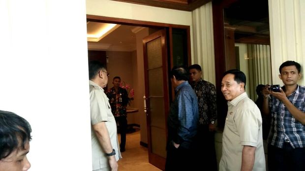 Eks Kapolri Bambang Hendarso Danuri merapat ke kantor Wiranto