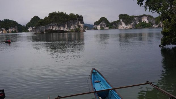 Batu-batu karang-karang yang menjulang tinggi