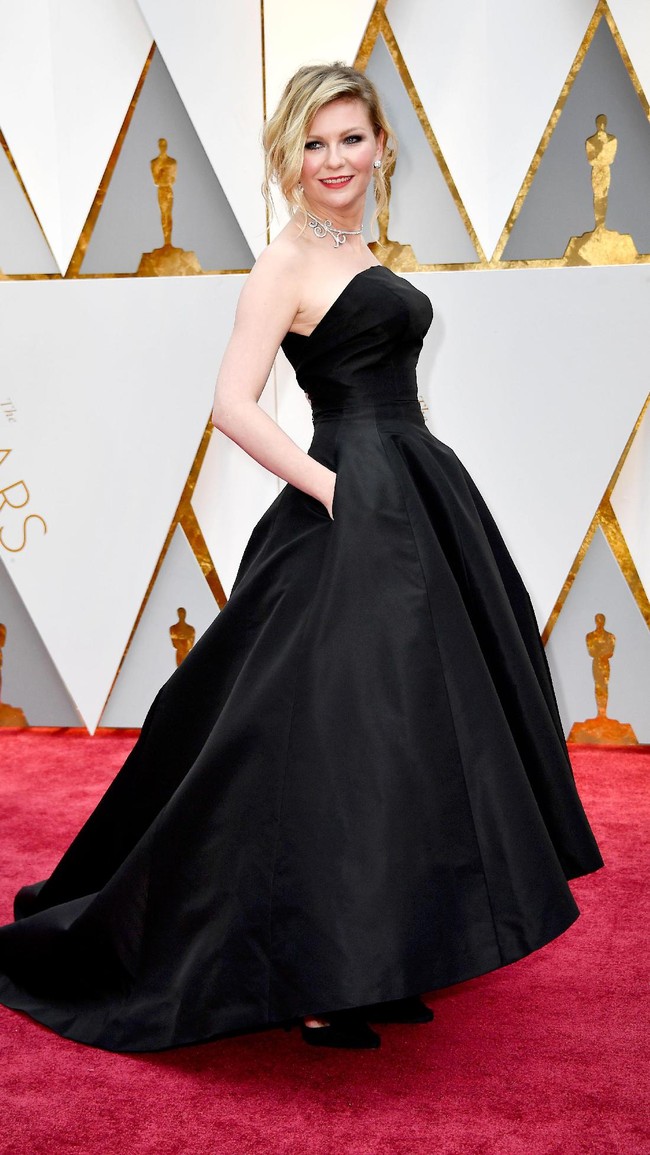 Kirsten Dunst attends the 89th Annual Academy Awards at Hollywood & Highland Center on February 26, 2017 in Hollywood, California.  (Photo by Frazer Harrison/Getty Images)