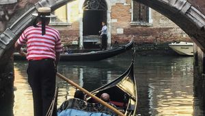 Foto: Before-After Venesia yang Dilanda Banjir Parah