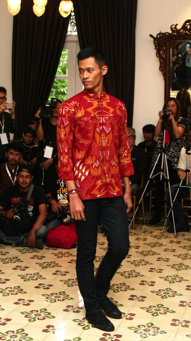 Brand Ambah Batik melangsungkan koleksi terbarunya di Plataran Menteng. Jakarta Pusat. [Mohammad Abduh/Wolipop]