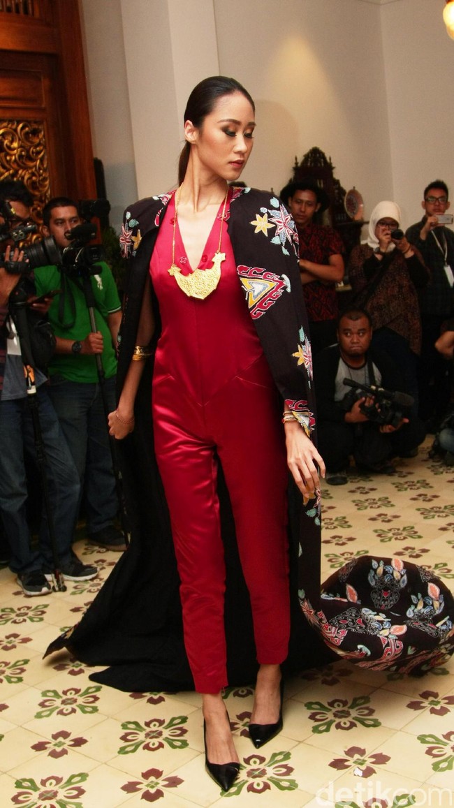 Brand Ambah Batik melangsungkan koleksi terbarunya di Plataran Menteng. Jakarta Pusat. [Mohammad Abduh/Wolipop]