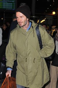 David Beckham Sampai Kanye West, Selebriti Berjaket Militer ala Jokowi