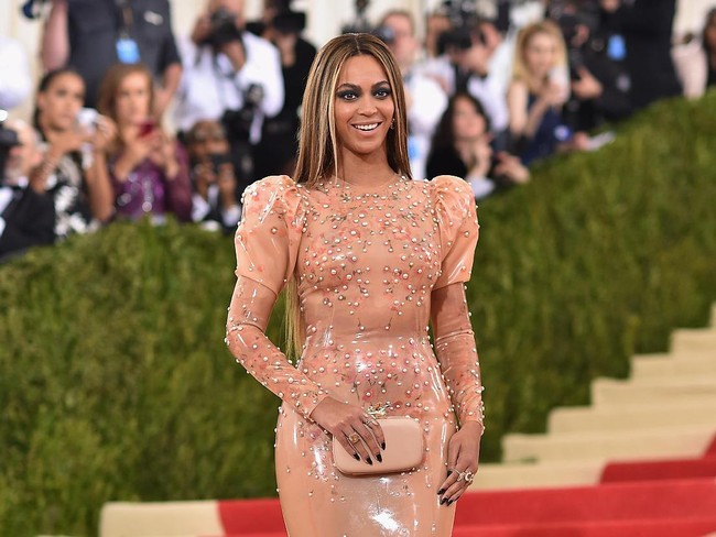 Ingin Punya Perut Rata Seperti Beyonce dan Megan Fox? Tiru Pola Makan Mereka (2)