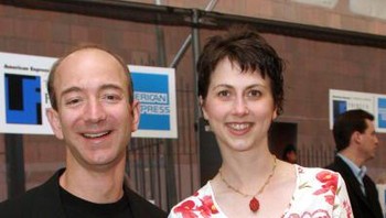 Ini foto saat mereka muda. Bezos menikahi MacKenzie pada tahun 1993. Foto: Getty Images