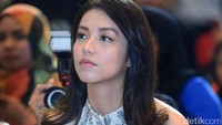 Lagi bengong aja cantik ya Velove, Setuju? (Foto: Ismail/detikHOT)