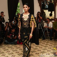 Brand Ambah Batik melangsungkan koleksi terbarunya di Plataran Menteng. Jakarta Pusat. [Mohammad Abduh/Wolipop]