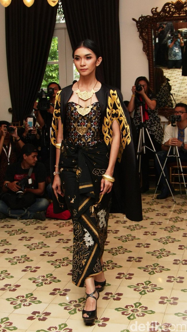 Brand Ambah Batik melangsungkan koleksi terbarunya di Plataran Menteng. Jakarta Pusat. [Mohammad Abduh/Wolipop]