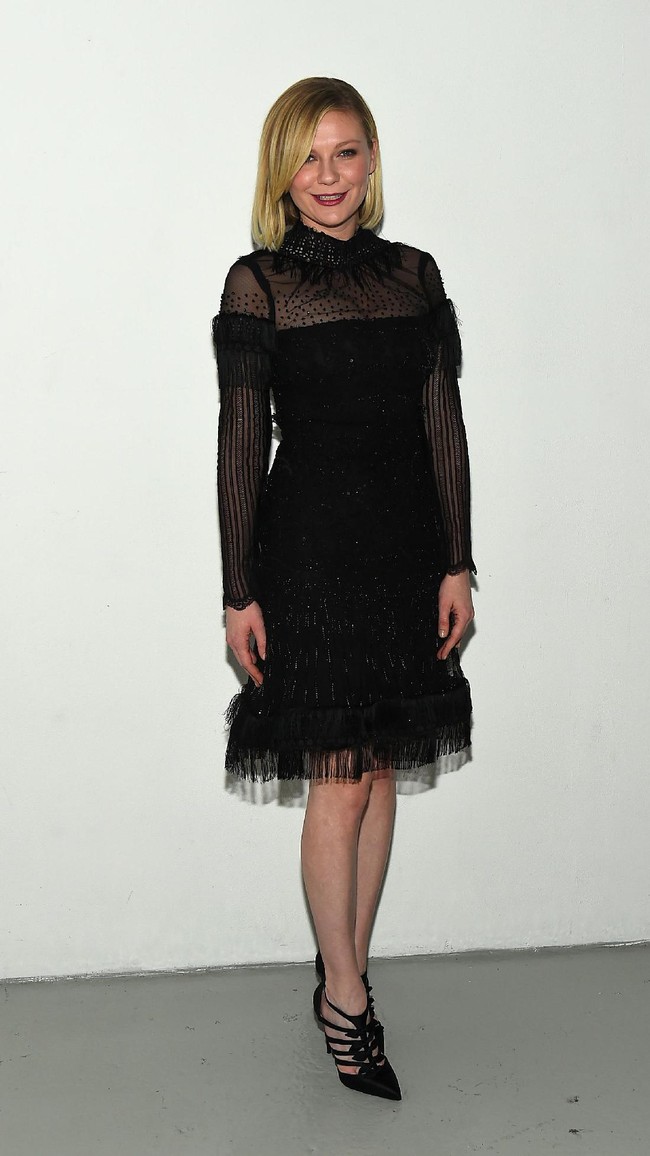 Kirsten Dunst, poses backstage at the Rodarte Fall 2016 fashion show during New York Fashion Week on February 16, 2016 in New York City.  (Photo by Ben Gabbe/Getty Images)