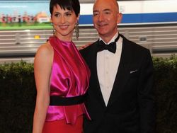 Kemesraan Manusia Rp 1.080 Triliun dengan Istri Tercinta