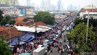 Tak hanya berjaga sampai 18.00 WIB, Satpol PP diminta melakukan patroli pada malam hari. Hal ini dilakukan sebagai bentuk pengamanan sampai larut malam.