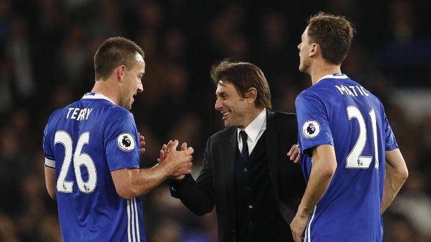 Antonio Conte dan Nemanja Matic pernah bekerja sama meraih gelar Liga Primer Inggris.