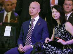 Kemesraan Manusia Rp 1.080 Triliun dengan Istri Tercinta