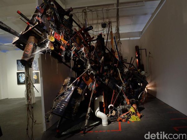 14 Emerging Artist Pamer Karya di BBuzzArt Jakarta