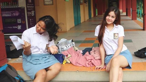 Vanesha Prescilla dengan seragam sekolah