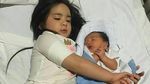 Lucunya Mikhayla Bakrie Bersama Adik Bayi