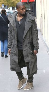 David Beckham Sampai Kanye West, Selebriti Berjaket Militer ala Jokowi