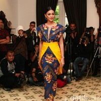 Brand Ambah Batik melangsungkan koleksi terbarunya di Plataran Menteng. Jakarta Pusat. [Mohammad Abduh/Wolipop]