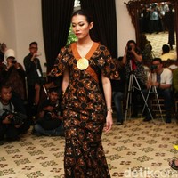 Brand Ambah Batik melangsungkan koleksi terbarunya di Plataran Menteng. Jakarta Pusat. [Mohammad Abduh/Wolipop]