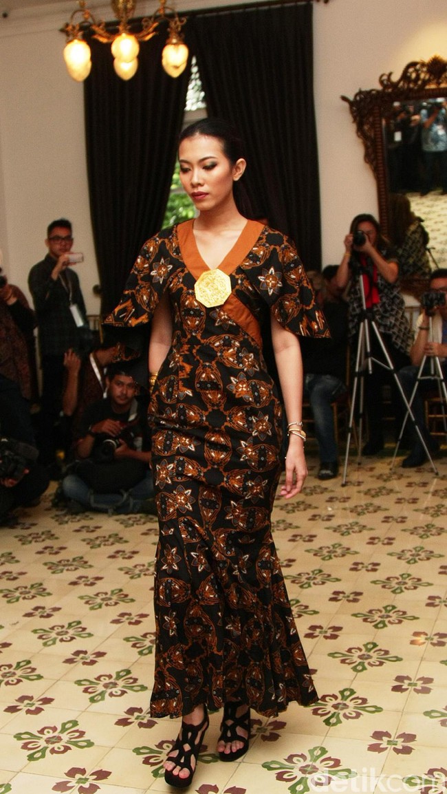 Brand Ambah Batik melangsungkan koleksi terbarunya di Plataran Menteng. Jakarta Pusat. [Mohammad Abduh/Wolipop]