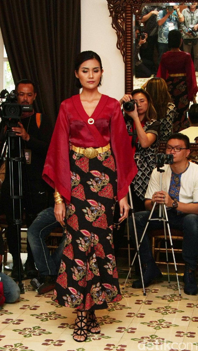 Brand Ambah Batik melangsungkan koleksi terbarunya di Plataran Menteng. Jakarta Pusat. [Mohammad Abduh/Wolipop]