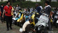 Adapula beberapa Vespa yang mengalami perbaikan.