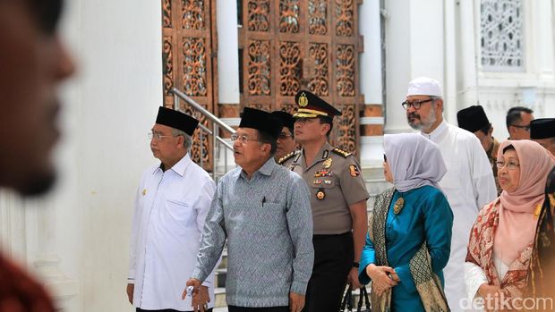  Wapres Jusuf Kalla meresmikan wajah baru Masjid Raya Baiturrahman Aceh, Sabtu (13/5/2017)