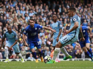 Manchester City Kalahkan Leicester 2-1