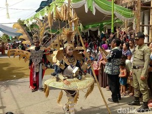 Unik, Pakaian dari Bambu Jadi Ajang Fashion Show di Banyuwangi