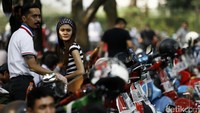 Tak pandang umur, berbagai kalangan mulai dari anak muda hingga orang tua saling melangkapi di acara ini.