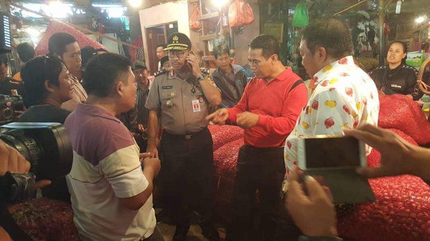 Cerita Amran Blusukan Cek Harga Bawang Usai Salat Subuh