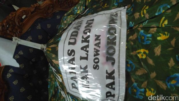 Tangisan Ibu Penjual Susu Kedelai Saat Bertemu Presiden Jokowi