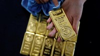Harga emas batangan telah naik lebih dari 3,2% sejauh minggu ini. Sementara itu, harga emas berjangka AS naik 1% menjadi $3.438,00 per ons. Foto: REUTERS/Umit Bektas.