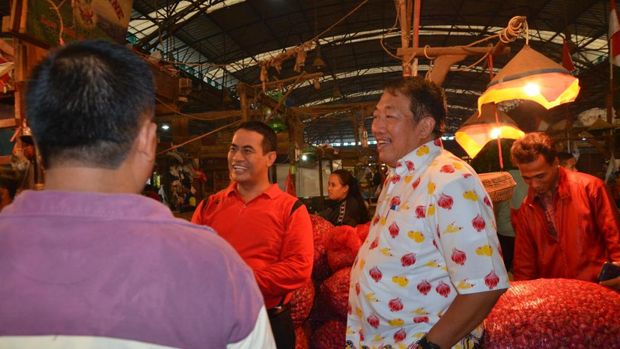 Cerita Amran Blusukan Cek Harga Bawang Usai Salat Subuh