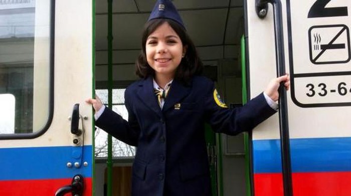 Cuma di Hongaria, Petugas Keretanya Anak-anak!