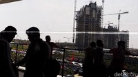 Kota yang dibangun oleh Lippo Group ini memiliki luas kurang lebih 2,2 juta hektar dengan proyek pembangunan ratusan tower lengkap dengan sarana dan prasarananya.