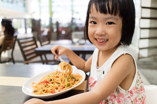Kalau si Kecil Tak Mau Makan Nasi, Buatkan Saja Mie Enak dengan Panduan Ini