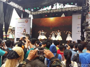Gadis-gadis Kawaii Ini Hibur Pengunjung di Festival Ennichisai