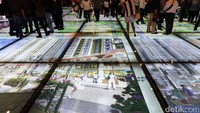 Ribuan konsumen yang ingin memiliki hunian di mega proyek Meikarta, Cikarang, terus berdatangan sejak tadi pagi.
