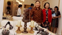 Pada kesempatan tersebut, Bos Lippo Group, Mochtar Riyadi turut hadir melihat secara langsung acara grand launching Home and Visit Meikarta, di Maxx Box, Orange County, Lippo Cikarang.