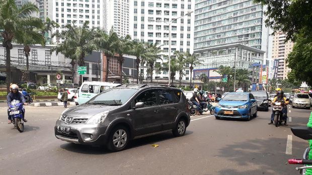 Lalin di sekitar TPU Karet Pasar Baru Barat